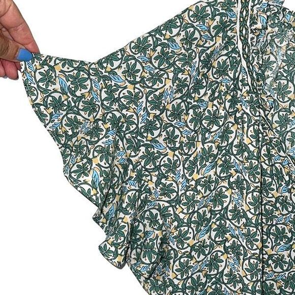 Max Studio Womens Short Flutter Sleeve Bubble Hem V-Neck Blouse Green Medium NWT - Picture 4 of 7